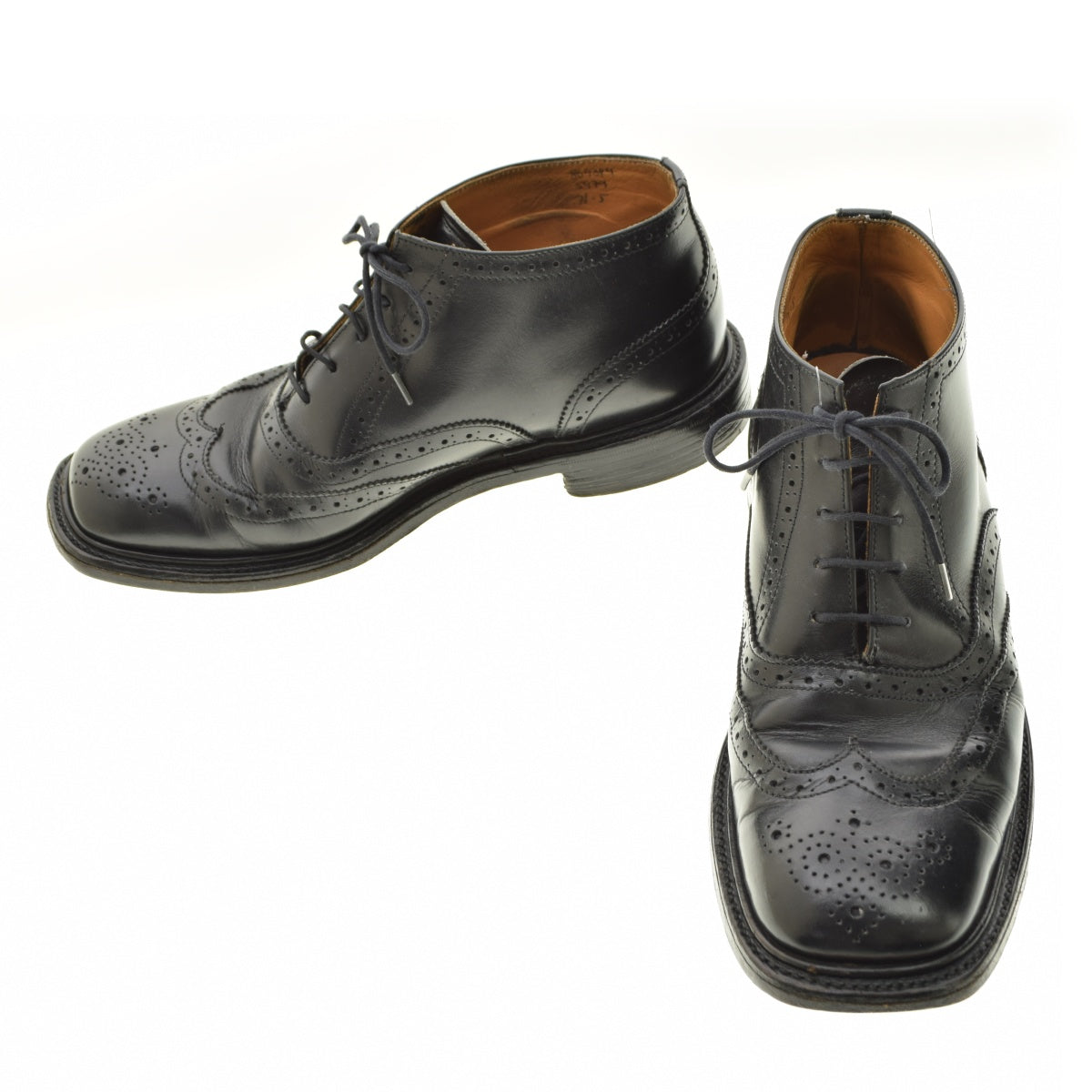 TRICKERS 5979 スクエアトゥ メダリオン ウイングチップ